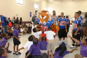 SSU tiger play